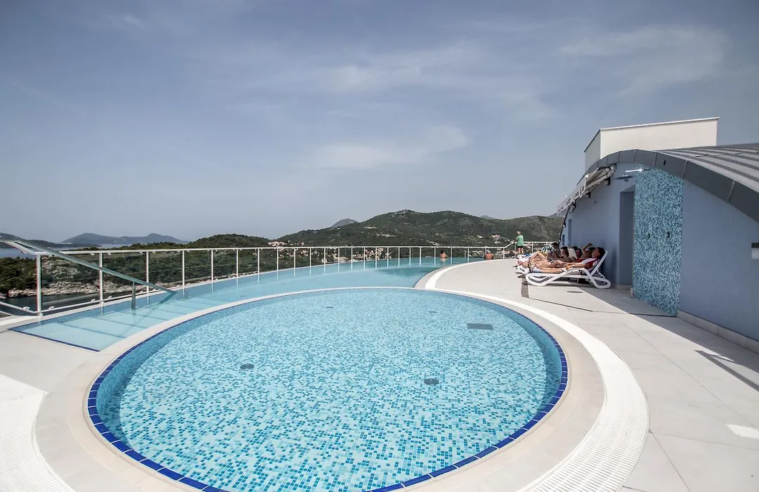 Villa Paradiso 2-1